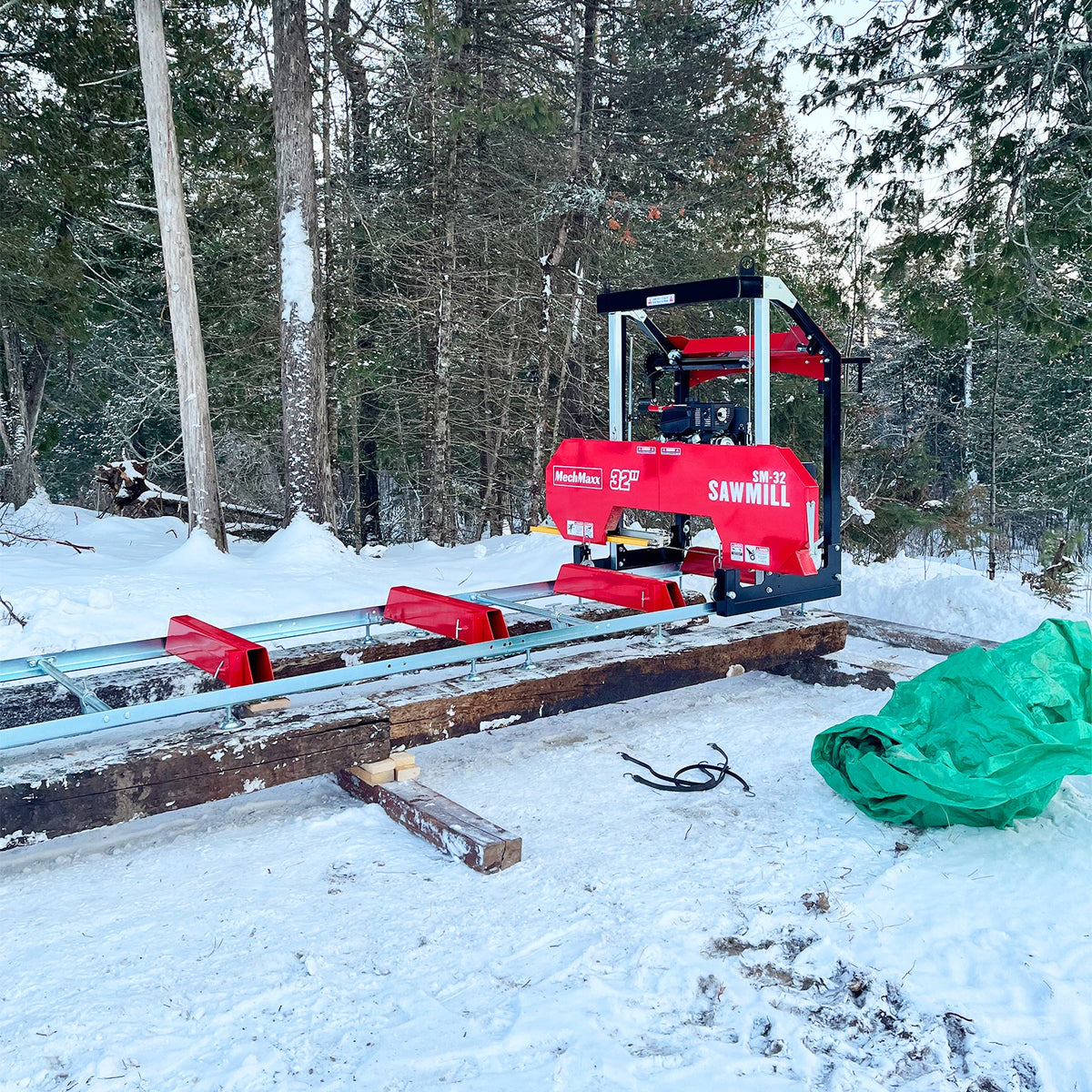 32" Portable Sawmill (5 x Blades Included), 420cc 13.4HP E-Start Gasoline Engine, 26.5" Board Width, 20' Track Length (13' Track Length + 6.4' Track Extension Included) , SM-32
